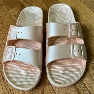 Freedom Moses slide sandal